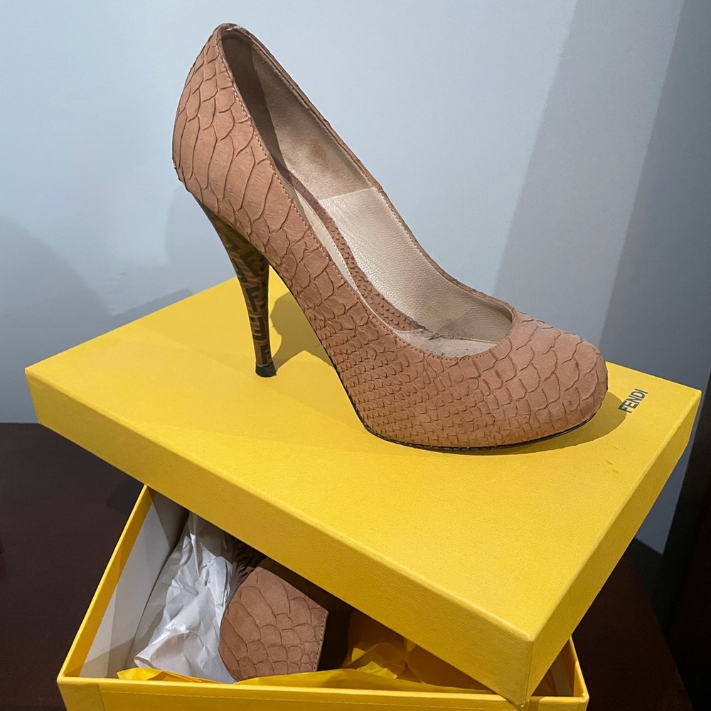 Fendi Décolleté Vitello Shoes